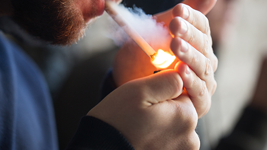 2282 Man smoking puff
