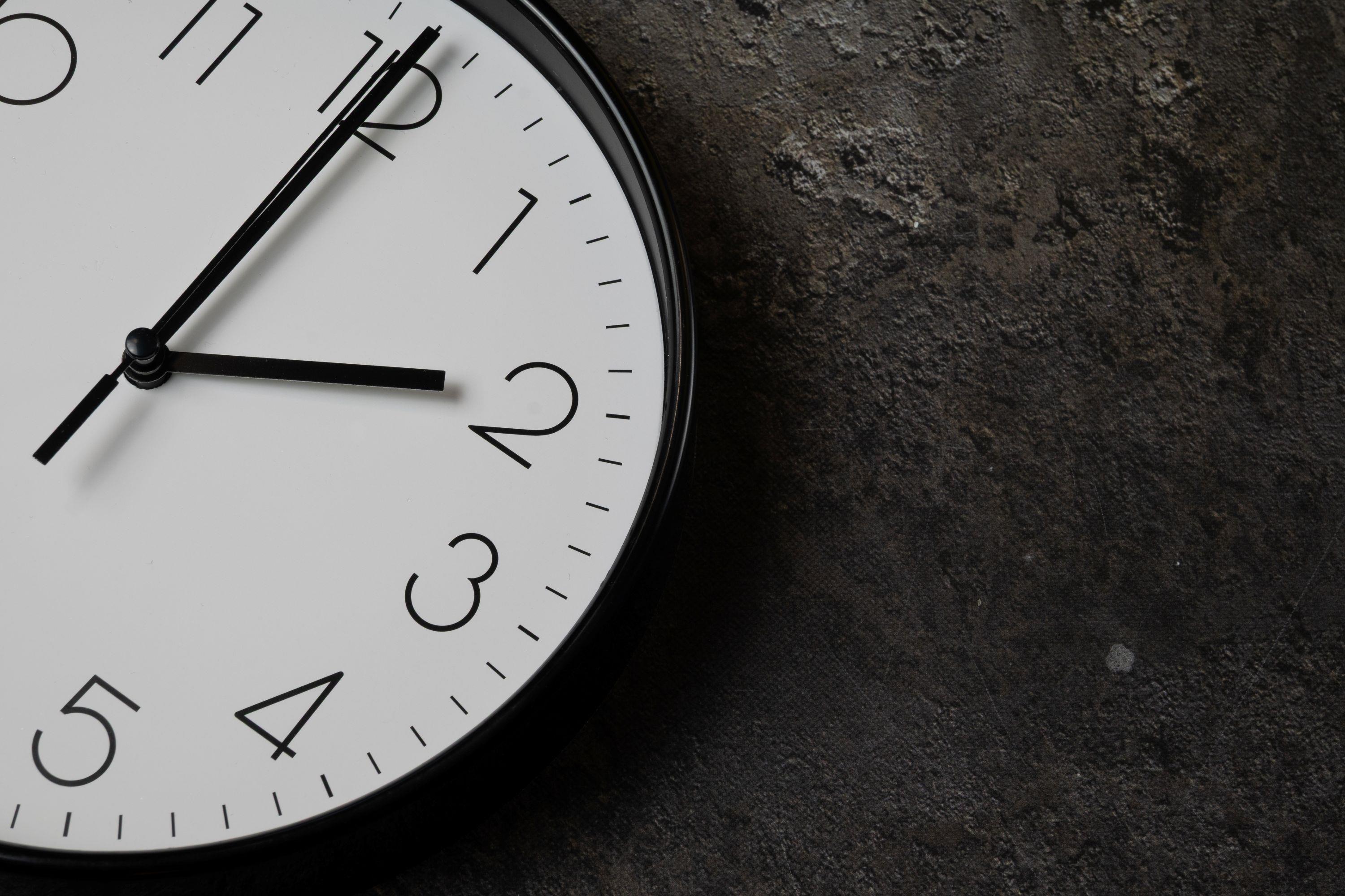 2557 Klokke shutterstock 2729904685