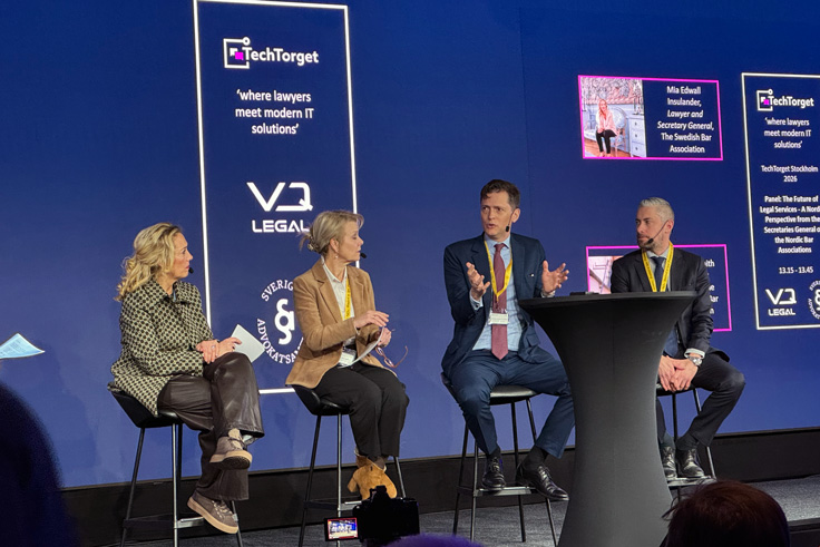 Advokatsamfundets generalsekretare Mia Edwall Insulander diskuterade framtidens juridiska tjänster med sina nordiska kollegerna Merete Smith, Norge, Andrew Hjuler Crichton, Danmark, och Niko Jakobsson, Finland. Foto: Magnus Andersson