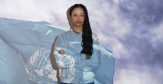 434 Student framf%c3%b6r FN flagga