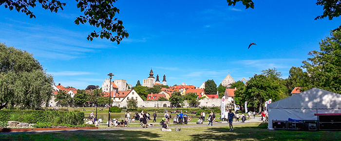 650 Almedalsparken med n%C3%A5gra bes%C3%B6kare till nyhetsbrev