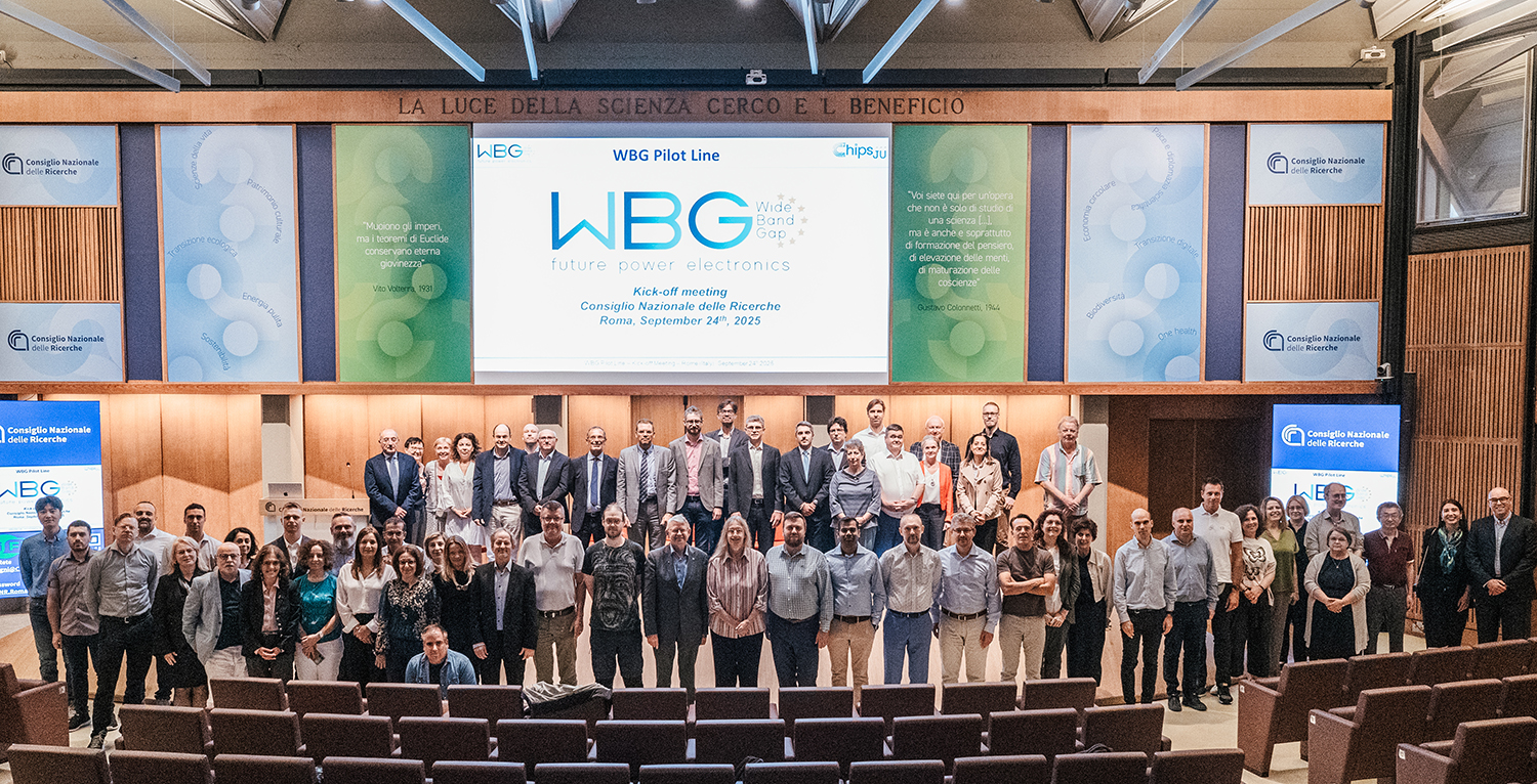 Photo of a large group of people at a conference.