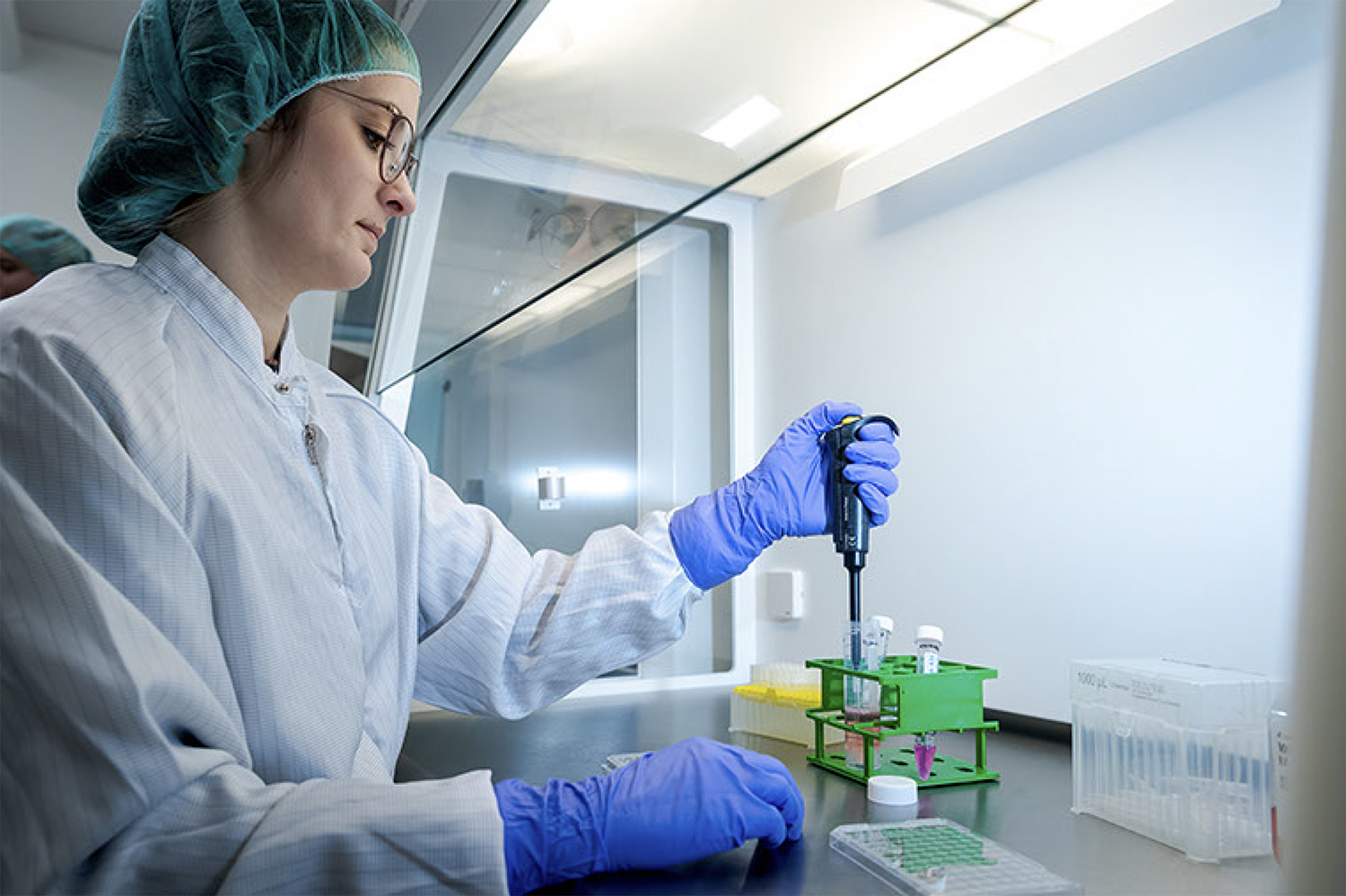 A person in a lab. Photo.