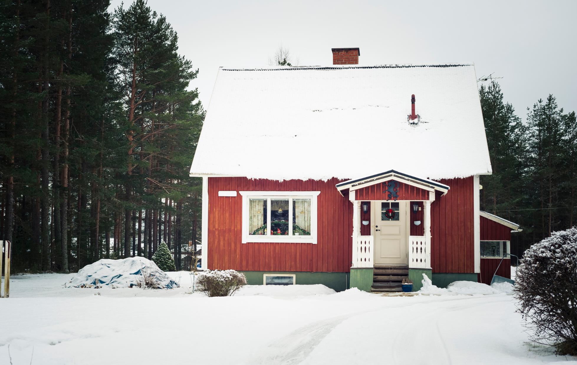 Bild på hus under vintern