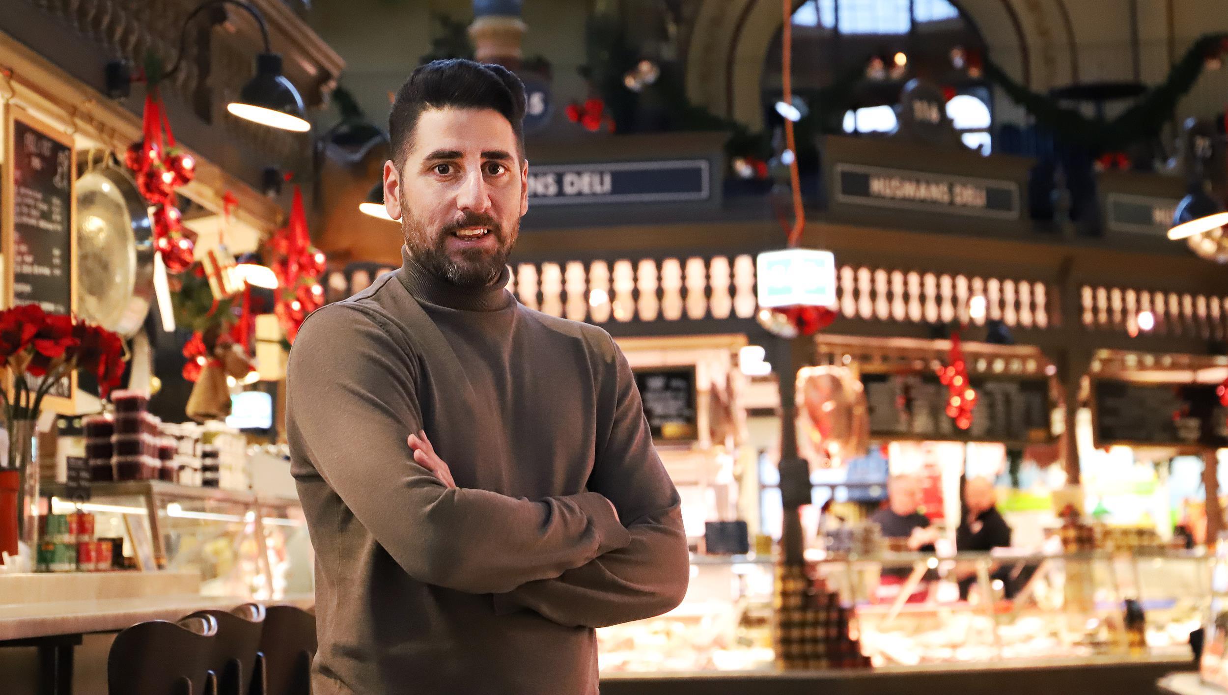 4743 Simon Can red webb