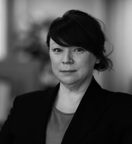 Svartvitt porträtt på jurist Marina Rajala (bild) Fotograf Per Myrehed