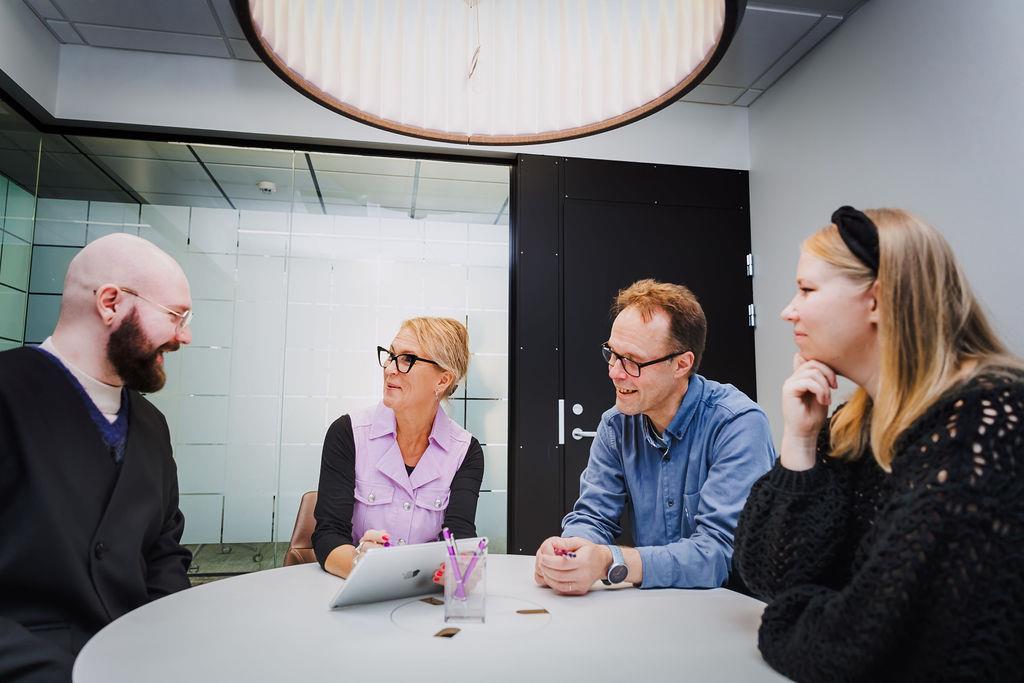 1838 Tieke kuvitus2024 34 web size