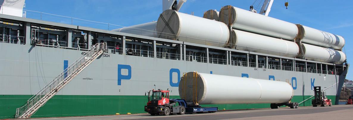 Discharging of tower sections for wind power in Port of Uddevalla