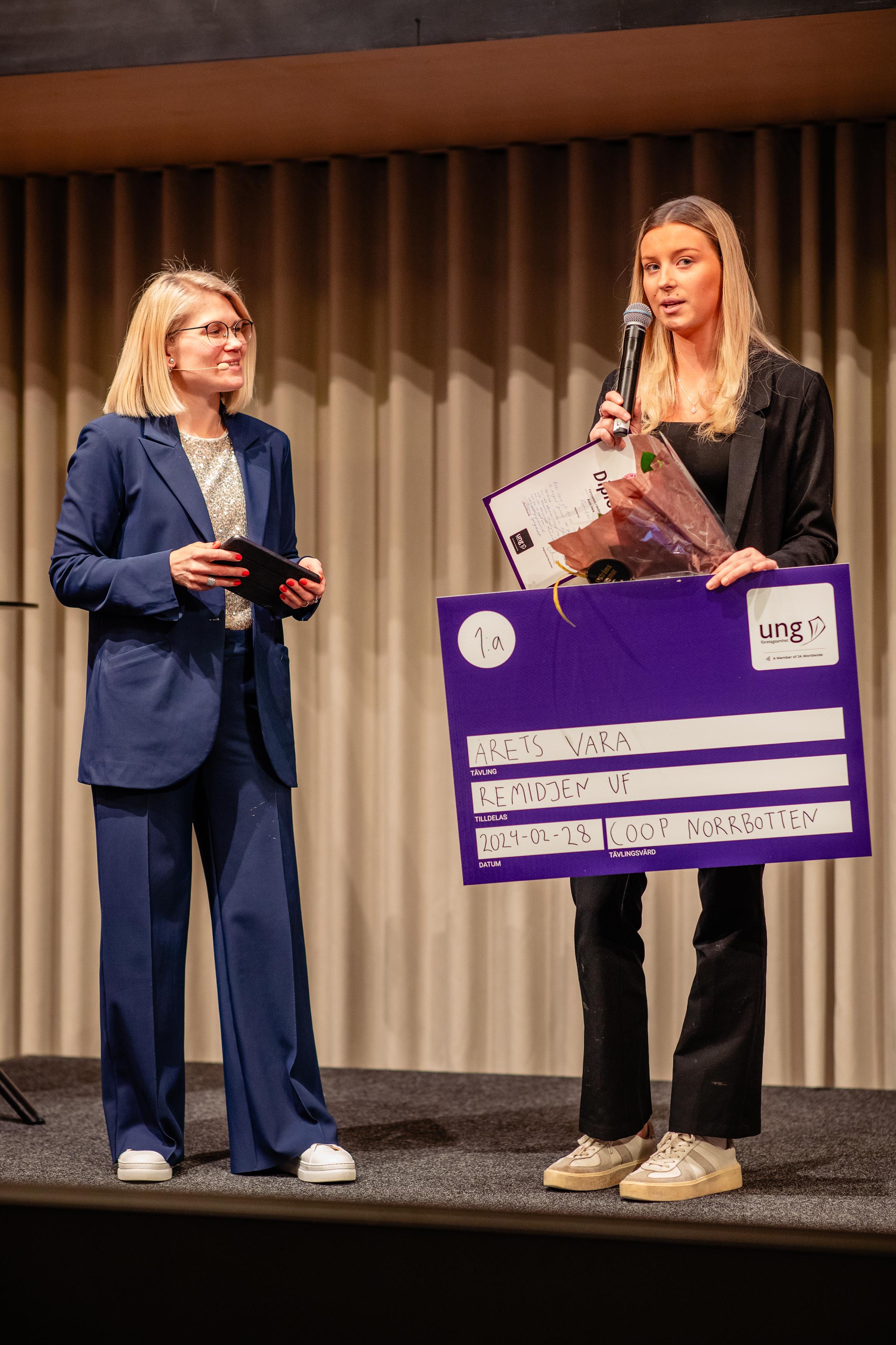 15217 %c3%85rets Vara%2c 1a%2c Remidjen UF%2c %c3%84lvsbyns gymnasium%2c Fotograf Lisa Bj%c3%b6rk 1