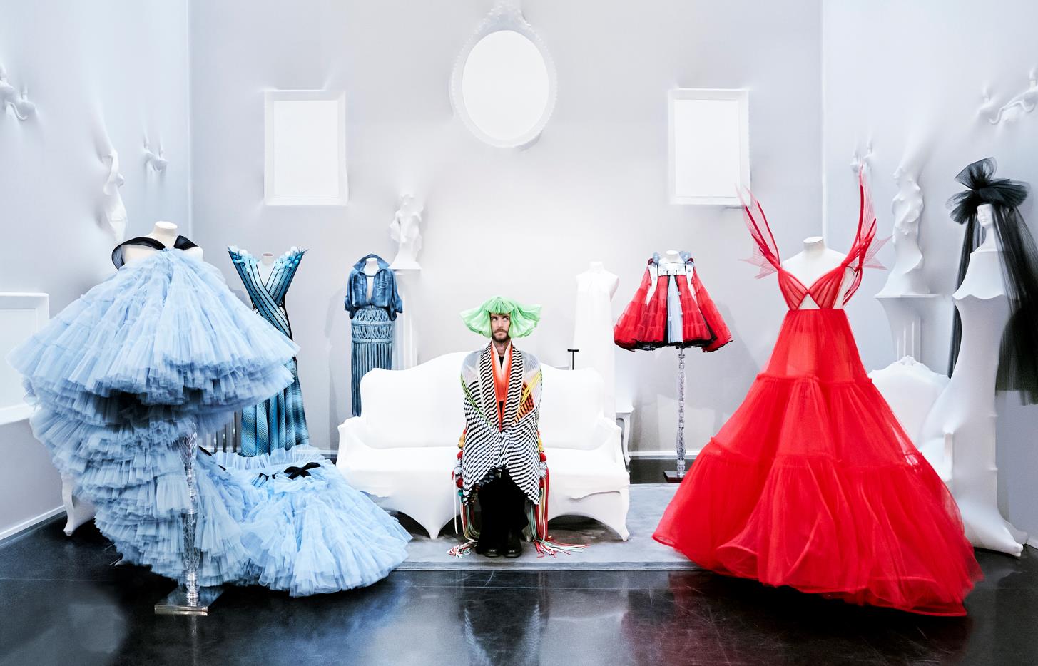 1994 The dress makes the man