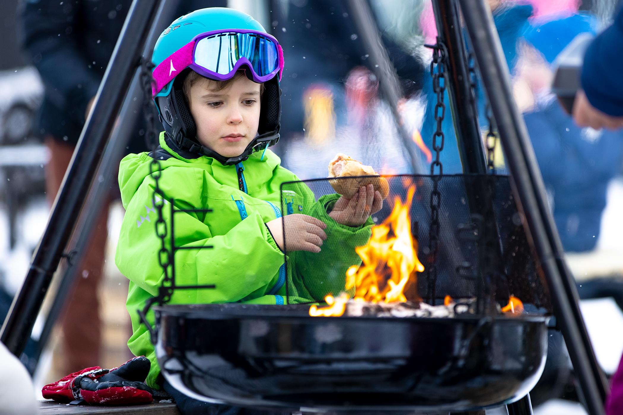 841 F 20230313 Winter Active Sledge Nature Snow Children NarvikFjellet MichaelUlriksen1 %2815%29